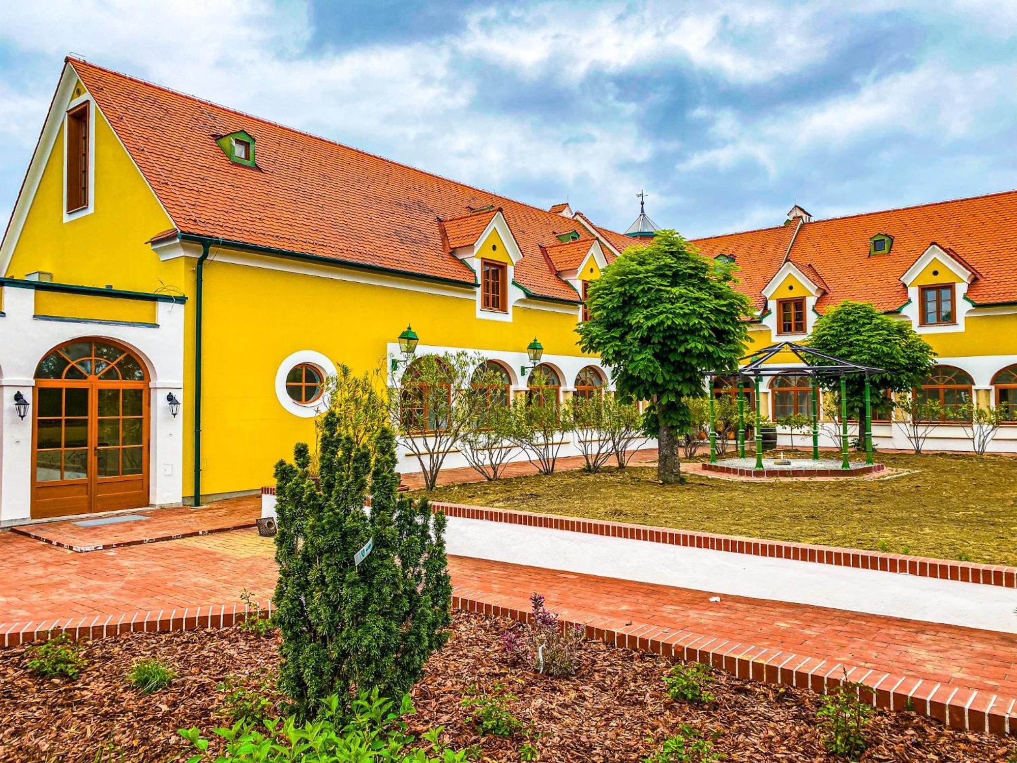 Hotel Roemerstein Loipersdorf bei Fürstenfeld Exterior photo