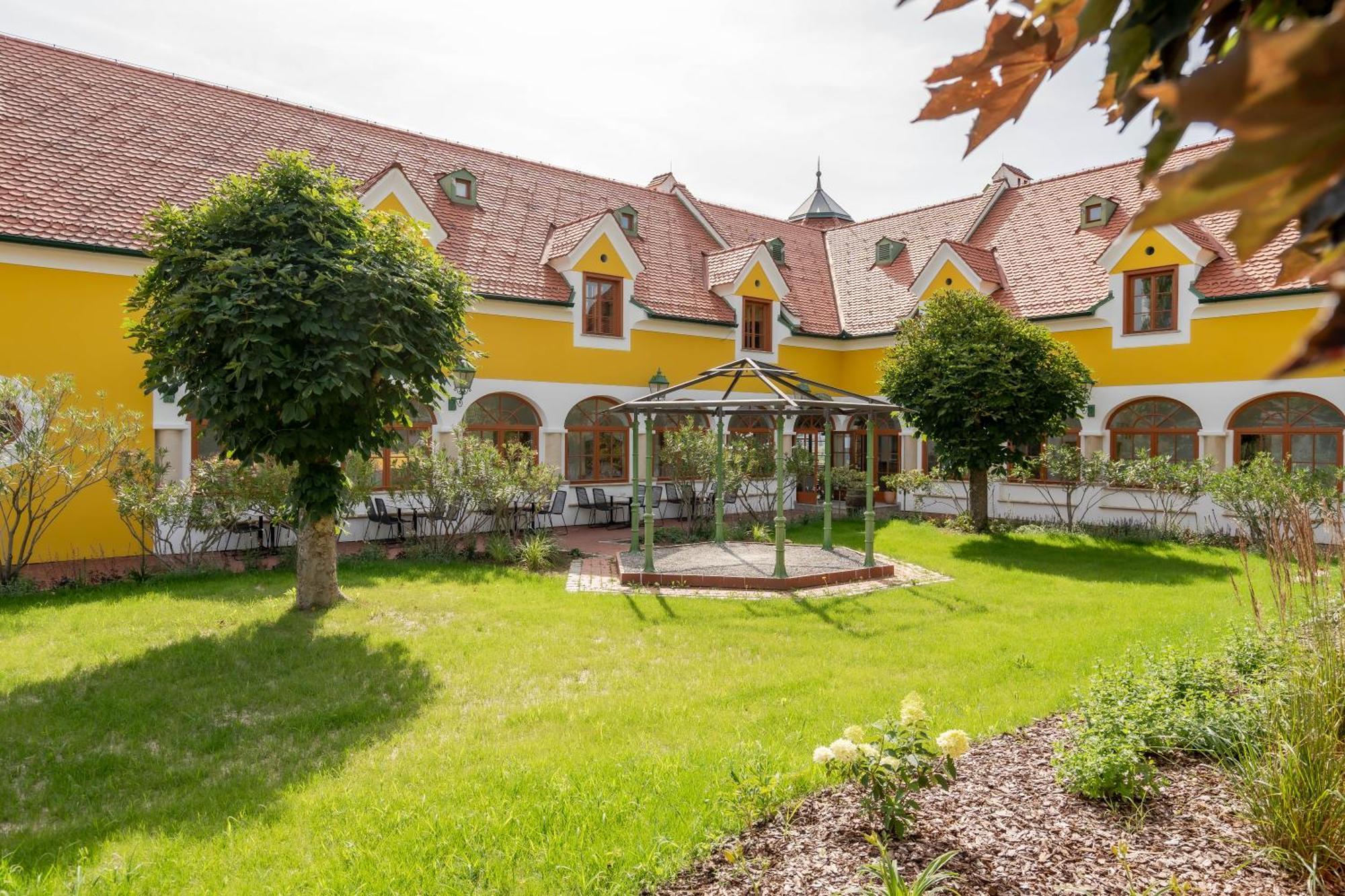 Hotel Roemerstein Loipersdorf bei Fürstenfeld Exterior photo