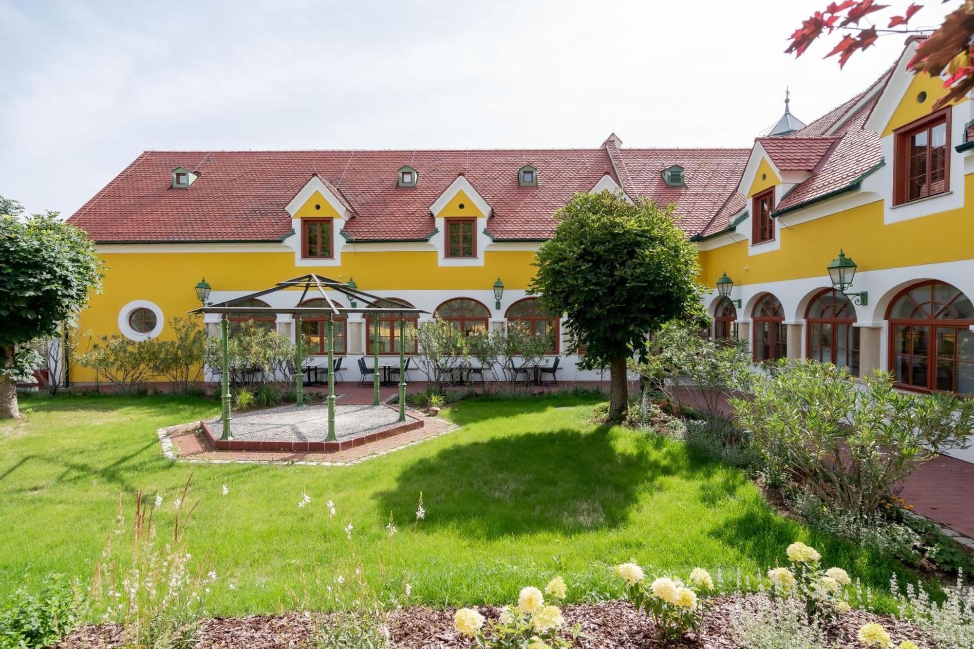 Hotel Roemerstein Loipersdorf bei Fürstenfeld Exterior photo